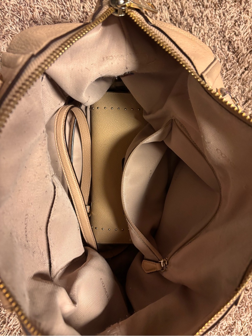 Coach Leather Hobo Satchel with lovely Gold Accent Chain - Picture 5 of 12